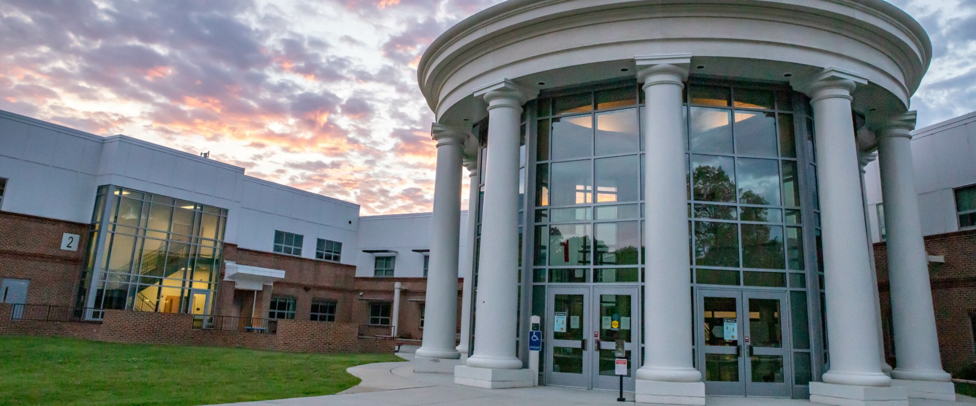 What is the Average Test Score at Schools in Alexandria, VA?